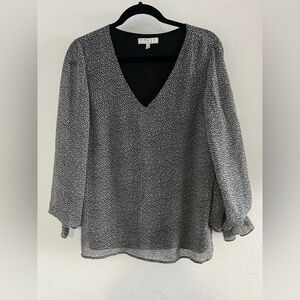 Chaus Black & White V-Neck Blouse Size Large